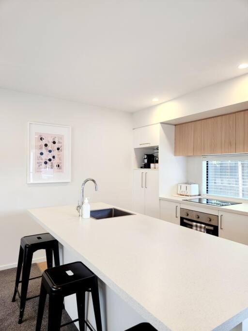 Central Home With Internal Garage - Close To Cbd! Christchurch Eksteriør bilde