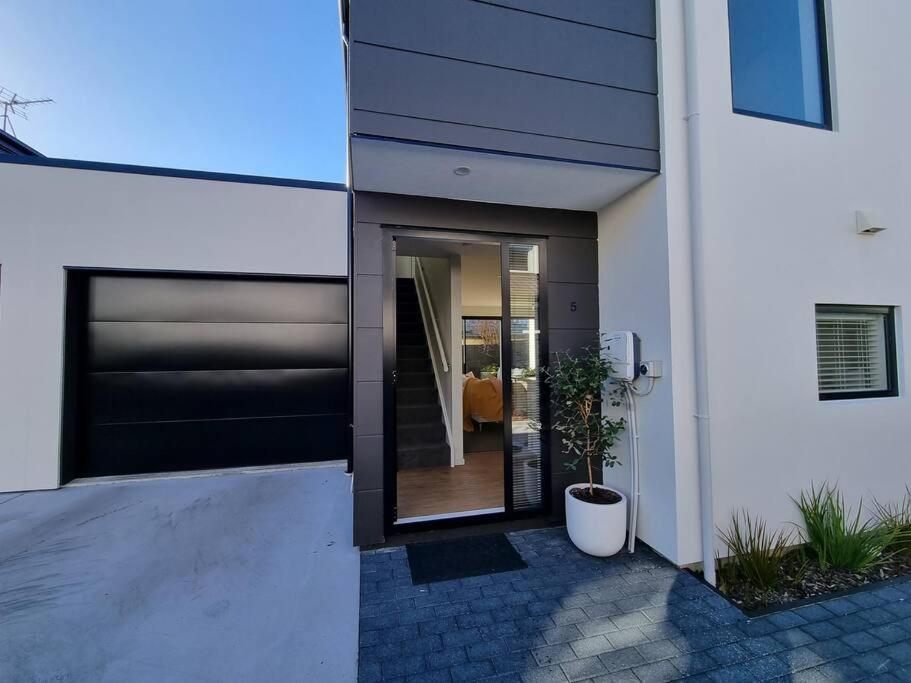 Central Home With Internal Garage - Close To Cbd! Christchurch Eksteriør bilde