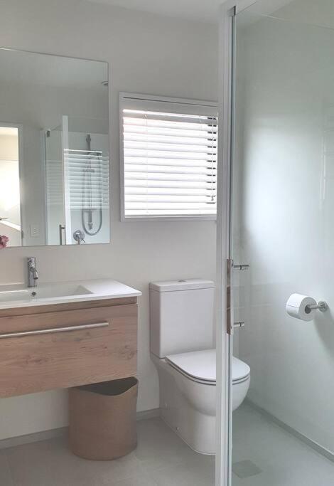 Central Home With Internal Garage - Close To Cbd! Christchurch Eksteriør bilde